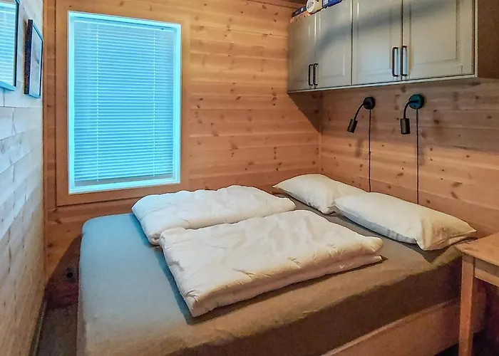 4 Bedroom Cozy In Skollenborg Hébergement de vacances *