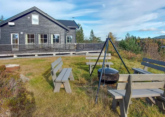 Hébergement de vacances 4 Bedroom Cozy In Skollenborg Lindaskroken