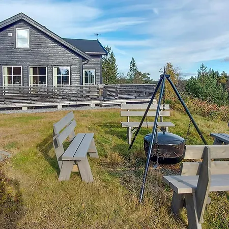 Dom wakacyjny 4 Bedroom Cozy In Skollenborg Lindaskroken