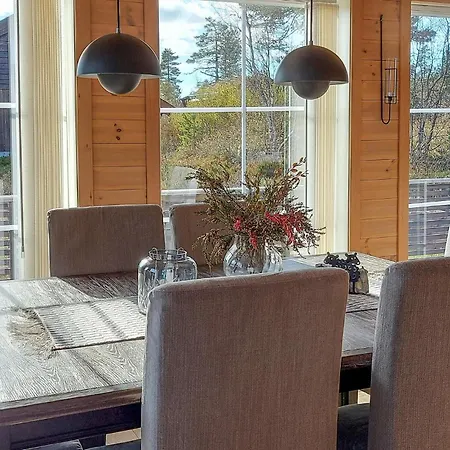 4 Bedroom Cozy In Skollenborg * Lindaskroken